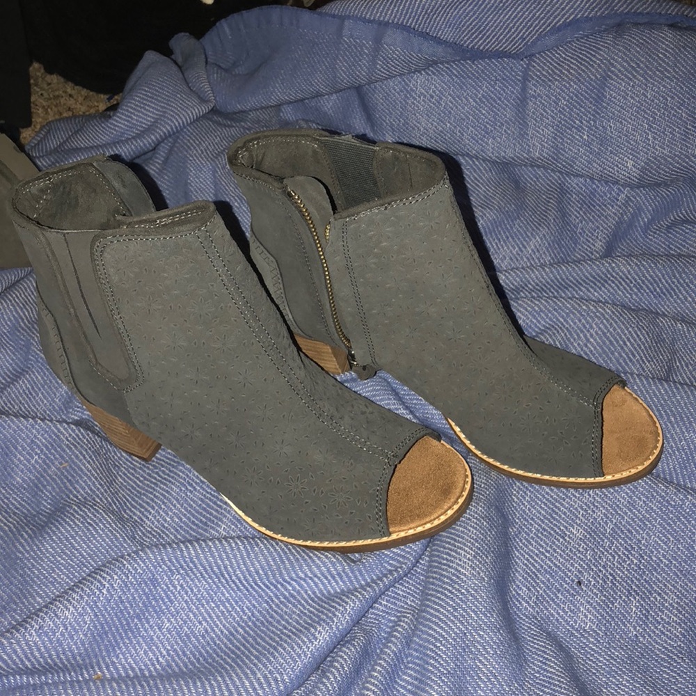 Peep toe toms booties. - Picture 4 of 11